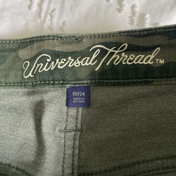 ✨5 for $15✨ Universal Thread High Rise Camo Pants - Picture 5 of 10